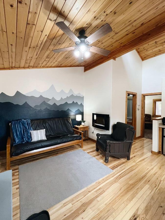 Cozy Cabin Suite Bed And Breakfast Вудленд Парк Экстерьер фото